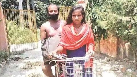 पिता को साइकिल पर बैठाकर 1,200 किलोमीटर चलने वाली ज्योति खुद बनेगी फिल्म 'आत्मनिर्भर' का हिस्सा पिता को साइकिल पर बैठाकर 1,200 किलोमीटर चलने वाली ज्योति खुद बनेगी फिल्म 'आत्मनिर्भर' का हिस्सा