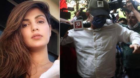 रिया के घर पहुंची मुंबई पुलिस, अभिनेत्री ने बताया था जान को खतरा रिया के घर पहुंची मुंबई पुलिस, अभिनेत्री ने बताया था जान को खतरा