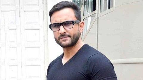 पहली ही फिल्म में सैफ से नाराज हो गए थे डायरेक्ट, कर दिया था बाहर पहली ही फिल्म में सैफ से नाराज हो गए थे डायरेक्ट, कर दिया था बाहर