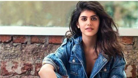 जानिए सुशांत के साथ 'दिल बेचारा' में नजर आने वाली संजना संघी के कुछ दिलचस्प बातें जानिए सुशांत के साथ 'दिल बेचारा' में नजर आने वाली संजना संघी के कुछ दिलचस्प बातें