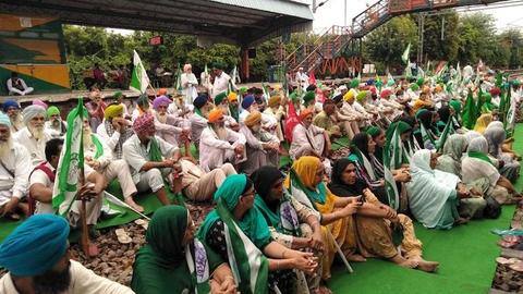 किसानों का 'रेल रोको' अभियान: 293 ट्रेनों का संचालन हुआ बाधित, 43 को किया रद्द किसानों का 'रेल रोको' अभियान: 293 ट्रेनों का संचालन हुआ बाधित, 43 को किया रद्द