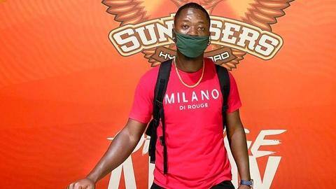 IPL 2021: पिता के निधन के कारण SRH कैंप छोड़कर स्वदेश लौटे शेर्फेन रदरफोर्ड IPL 2021: पिता के निधन के कारण SRH कैंप छोड़कर स्वदेश लौटे शेर्फेन रदरफोर्ड