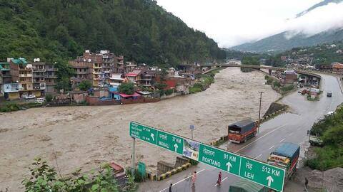 उत्तर भारत के तीन राज्यों में बाढ़ और भूस्खलन से 18 की मौत, कई लापता उत्तर भारत के तीन राज्यों में बाढ़ और भूस्खलन से 18 की मौत, कई लापता
