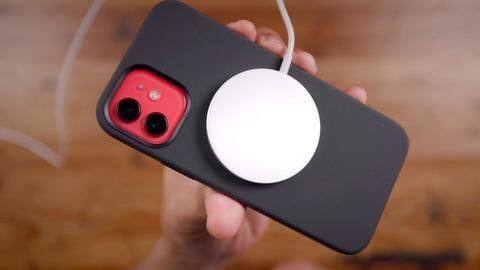 नया iOS अपडेट लाया आफत, चार्ज नहीं हो रहे आईफोन नया iOS अपडेट लाया आफत, चार्ज नहीं हो रहे आईफोन