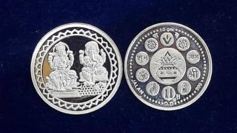 दिवाली 2021: लक्ष्मी-गणेश के चांदी के पुराने सिक्कों को साफ करने के लिए अपनाएं ये तरीके दिवाली 2021: लक्ष्मी-गणेश के चांदी के पुराने सिक्कों को साफ करने के लिए अपनाएं ये तरीके