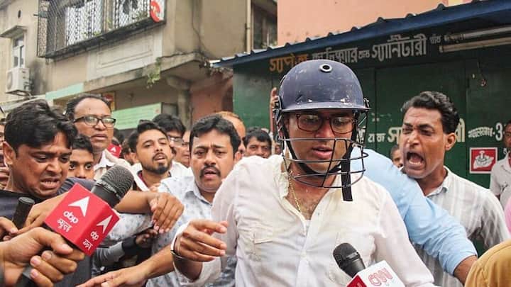 पश्चिम बंगाल: सोनारपुर में ममता बनर्जी के भतीजे अभिषेक पर हमला,  पत्थर-अंडे फेंककर कमीज भी फाड़ी
