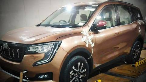 लीक हुआ महिंद्रा XUV700 का पूरा लुक, नया रंग और डिजाइन आया सामने लीक हुआ महिंद्रा XUV700 का पूरा लुक, नया रंग और डिजाइन आया सामने