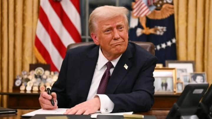 सुप्रीम कोर्ट की रोक के बावजूद डोनाल्ड ट्रंप ने कैसे लगाया 10 प्रतिशत टैरिफ?