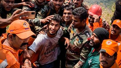 केरल: पलक्कड़ में पहाड़ की खड़ी खाई में फंसे युवक को सेना ने सुरक्षित निकाला केरल: पलक्कड़ में पहाड़ की खड़ी खाई में फंसे युवक को सेना ने सुरक्षित निकाला