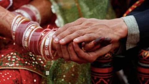 उत्तराखंड: शादी करने वाले जोड़े की पहल, मेहमानों के लिए अनिवार्य की कोरोना निगेटिव रिपोर्ट उत्तराखंड: शादी करने वाले जोड़े की पहल, मेहमानों के लिए अनिवार्य की कोरोना निगेटिव रिपोर्ट