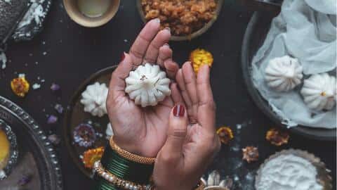गणेशोत्सव के दौरान खुद की मीठा खाने की इच्छा को इन तरीकों से करें नियंत्रित गणेशोत्सव के दौरान खुद की मीठा खाने की इच्छा को इन तरीकों से करें नियंत्रित