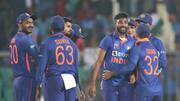तीसरा वनडे: भारत ने श्रीलंका को रिकॉर्ड अंतर से हराकर किया क्लीन स्वीप, ये बने रिकॉर्ड्स तीसरा वनडे: भारत ने श्रीलंका को रिकॉर्ड अंतर से हराकर किया क्लीन स्वीप, ये बने रिकॉर्ड्स