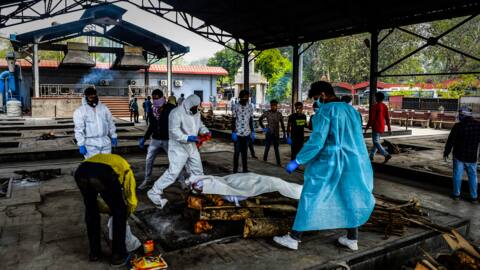 दिल्ली: आधिकारिक आंकड़ों से लापता हैं कोरोना वायरस से हुई 1,100 से अधिक मौतें- रिपोर्ट दिल्ली: आधिकारिक आंकड़ों से लापता हैं कोरोना वायरस से हुई 1,100 से अधिक मौतें- रिपोर्ट