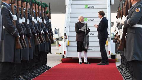 तीन दिवसीय यूरोप दौरे पर प्रधानमंत्री मोदी, 65 घंटों में तीन देशों में करेंगे 25 बैठकें तीन दिवसीय यूरोप दौरे पर प्रधानमंत्री मोदी, 65 घंटों में तीन देशों में करेंगे 25 बैठकें