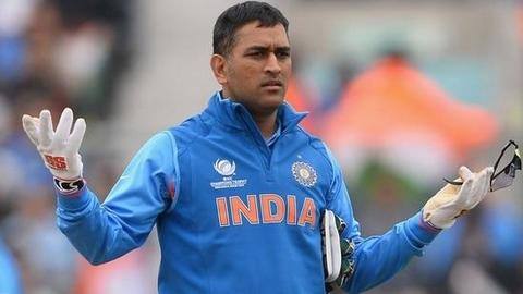 भारतीय टीम का मेंटोर बनते ही धोनी के खिलाफ दर्ज हुआ हितों के टकराव का मामला भारतीय टीम का मेंटोर बनते ही धोनी के खिलाफ दर्ज हुआ हितों के टकराव का मामला