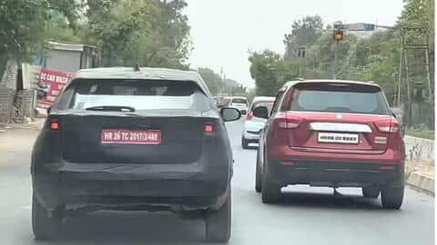 ब्रेजा के साथ टेस्टिंग करते दिखी मारुति की नई मिड साइज SUV, दिवाली तक होगी लॉन्च ब्रेजा के साथ टेस्टिंग करते दिखी मारुति की नई मिड साइज SUV, दिवाली तक होगी लॉन्च