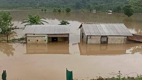 असम: बाढ़ में डूबे 1,000 से अधिक गांव; 6 लाख लोग प्रभावित, 9 की मौत असम: बाढ़ में डूबे 1,000 से अधिक गांव; 6 लाख लोग प्रभावित, 9 की मौत