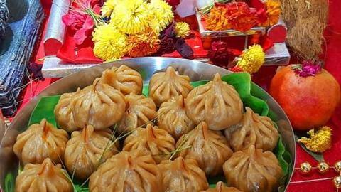 गणेशोत्सव विशेष को आटे के स्टीम मोदक से बनाएं खास, जानिए रेसिपी गणेशोत्सव विशेष को आटे के स्टीम मोदक से बनाएं खास, जानिए रेसिपी