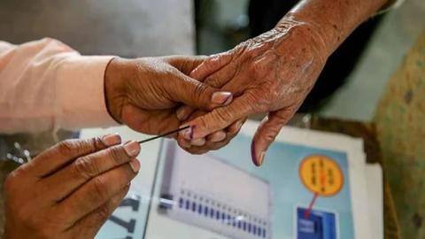 बिहार: मतदान से 15 दिन पहले उम्मीदवार की मौत, ग्रामीणों ने वोट देकर बना दिया विजेता बिहार: मतदान से 15 दिन पहले उम्मीदवार की मौत, ग्रामीणों ने वोट देकर बना दिया विजेता
