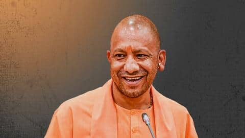काम में लापरवाही बरतने के आरोप में योगी ने 73 शीर्ष अधिकारियों को भेजा नोटिस काम में लापरवाही बरतने के आरोप में योगी ने 73 शीर्ष अधिकारियों को भेजा नोटिस