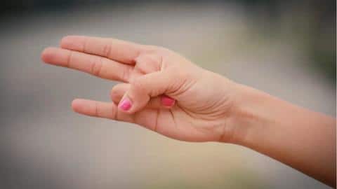 सूर्य मुद्रा: स्वास्थ्य पर सकारात्मक प्रभाव डालता है यह योग, जानिए इससे जुड़ी महत्वपूर्ण बातें सूर्य मुद्रा: स्वास्थ्य पर सकारात्मक प्रभाव डालता है यह योग, जानिए इससे जुड़ी महत्वपूर्ण बातें