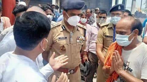 राष्ट्रपति के काफिले के लिए गाड़ी रोकने से बीमार महिला की मौत, पुलिस ने मांगी माफी राष्ट्रपति के काफिले के लिए गाड़ी रोकने से बीमार महिला की मौत, पुलिस ने मांगी माफी