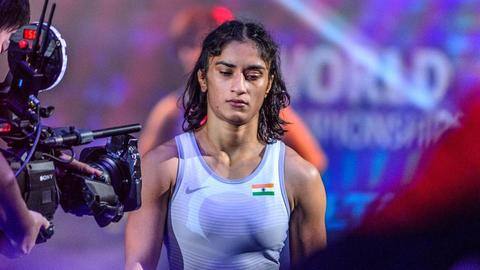 रेसलिंग फेडरेशन ऑफ इंडिया ने विनेश फोगाट को किया निलंबित, जानें क्या है मामला रेसलिंग फेडरेशन ऑफ इंडिया ने विनेश फोगाट को किया निलंबित, जानें क्या है मामला