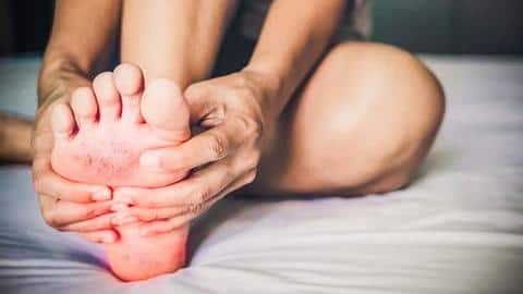 पैरों में छाले होने पर अपनाएं ये घरेलू नुस्खे, जल्द मिलेगी राहत पैरों में छाले होने पर अपनाएं ये घरेलू नुस्खे, जल्द मिलेगी राहत