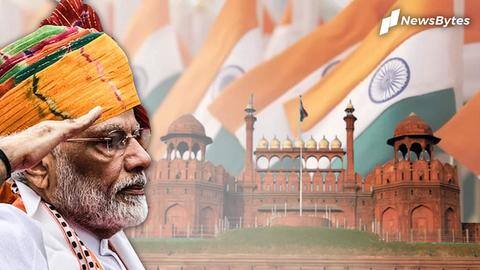 देश मना रहा 75वां स्वतंत्रता दिवस, प्रधानमंत्री मोदी ने लाल किले पर फहराया तिरंगा देश मना रहा 75वां स्वतंत्रता दिवस, प्रधानमंत्री मोदी ने लाल किले पर फहराया तिरंगा