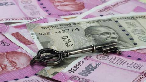 अगर खाते में अचानक आ जाए बहुत सारा पैसा तो जानिए क्या करें अगर खाते में अचानक आ जाए बहुत सारा पैसा तो जानिए क्या करें