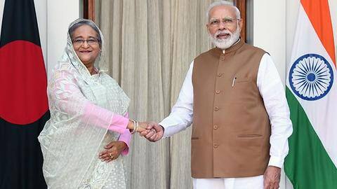 यूक्रेन से 9 बांग्लादेशियों को निकालने पर शेख हसीना ने जताया प्रधानमंत्री मोदी का आभार यूक्रेन से 9 बांग्लादेशियों को निकालने पर शेख हसीना ने जताया प्रधानमंत्री मोदी का आभार