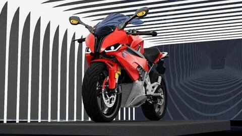 टीजर में दिखी BMW 310 RR बाइक, इन फीचर्स के साथ जुलाई में देगी दस्तक टीजर में दिखी BMW 310 RR बाइक, इन फीचर्स के साथ जुलाई में देगी दस्तक