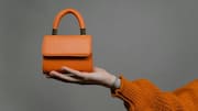 हैंड बैग खरीदने से पहले इन बातों का रखें खास ध्यान, होगा सही चयन