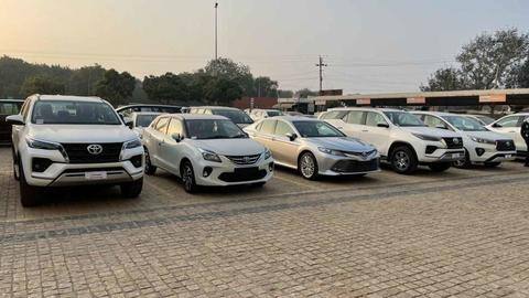 टोयोटा की गाड़ी खरीदने का शानदार मौका, नवंबर में मिल रही भारी छूट टोयोटा की गाड़ी खरीदने का शानदार मौका, नवंबर में मिल रही भारी छूट