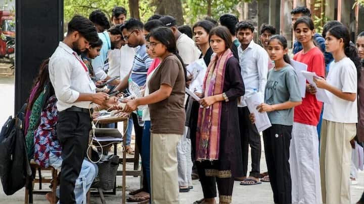 NEET UG 2026: एक व्हाट्सऐप मैसेज ने परीक्षा रद्द कराने में किस तरह निभाई भूमिका?