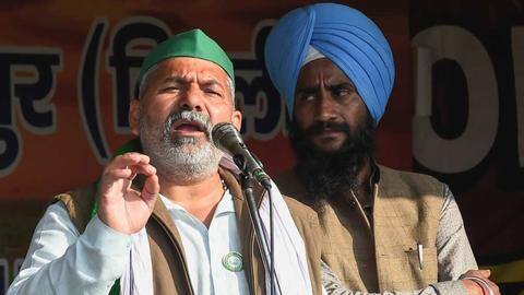 राजस्थान: अलवर में किसान नेता राकेश टिकैत के काफिले पर हमला, कार की शीशे तोड़े राजस्थान: अलवर में किसान नेता राकेश टिकैत के काफिले पर हमला, कार की शीशे तोड़े