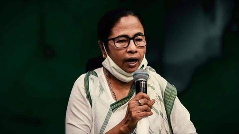 बंगाल: मुख्यमंत्री पद पर बनी रहेंगी ममता बनर्जी, भवानीपुर से रिकॉर्ड वोटों से जीतीं बंगाल: मुख्यमंत्री पद पर बनी रहेंगी ममता बनर्जी, भवानीपुर से रिकॉर्ड वोटों से जीतीं