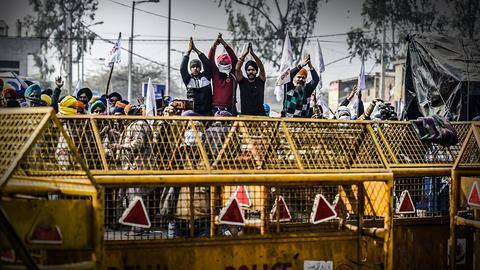 सिंघु बॉर्डर पर पिटाई कर मजदूर की टांग तोड़ी, आरोपी निहंग गिरफ्तार सिंघु बॉर्डर पर पिटाई कर मजदूर की टांग तोड़ी, आरोपी निहंग गिरफ्तार
