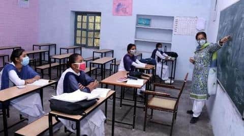कोविड-19 महामारी के दौरान बच्चों ने प्राइवेट छोड़कर सरकारी स्कूलों में दाखिला लिया- सर्वे कोविड-19 महामारी के दौरान बच्चों ने प्राइवेट छोड़कर सरकारी स्कूलों में दाखिला लिया- सर्वे