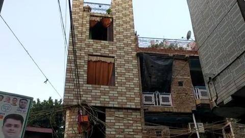 दिल्ली: पुरानी सीमापुरी की इमारत में लगी भीषण आग, चार लोगों की मौत दिल्ली: पुरानी सीमापुरी की इमारत में लगी भीषण आग, चार लोगों की मौत