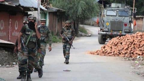 जम्मू-कश्मीर: सोपोर नगर पालिका कार्यालय पर आतंकी हमला, पार्षद और एक सुरक्षाकर्मी की मौत जम्मू-कश्मीर: सोपोर नगर पालिका कार्यालय पर आतंकी हमला, पार्षद और एक सुरक्षाकर्मी की मौत