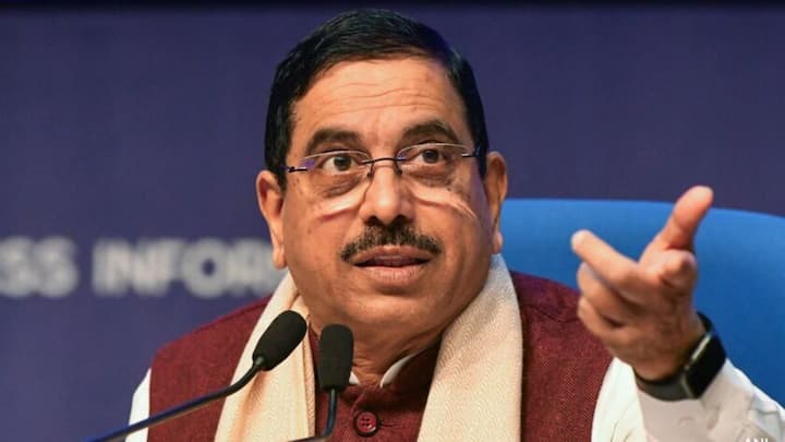 प्रल्हाद जोशी को केंद्रीय शिक्षा मंत्री का जिम्मा, सामने होंगी क्या-क्या चुनौतियां?