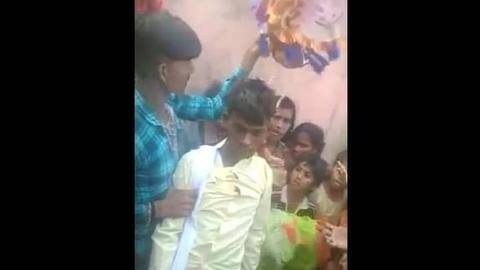 बिहार: नालंदा में युवक को बंधक बनाकर बंदूक की नोक पर जबरदस्ती कराई शादी बिहार: नालंदा में युवक को बंधक बनाकर बंदूक की नोक पर जबरदस्ती कराई शादी