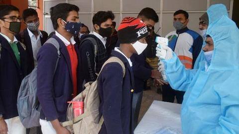 कोरोना वायरस: तेलंगाना में लॉकडाउन को लेकर वायरल हुआ सरकारी आदेश, सरकार ने बताया फर्जी कोरोना वायरस: तेलंगाना में लॉकडाउन को लेकर वायरल हुआ सरकारी आदेश, सरकार ने बताया फर्जी