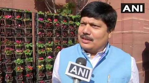 बंगाल: हफ्ते में दूसरी बार भाजपा सांसद के घर पर फेंका गया बम बंगाल: हफ्ते में दूसरी बार भाजपा सांसद के घर पर फेंका गया बम