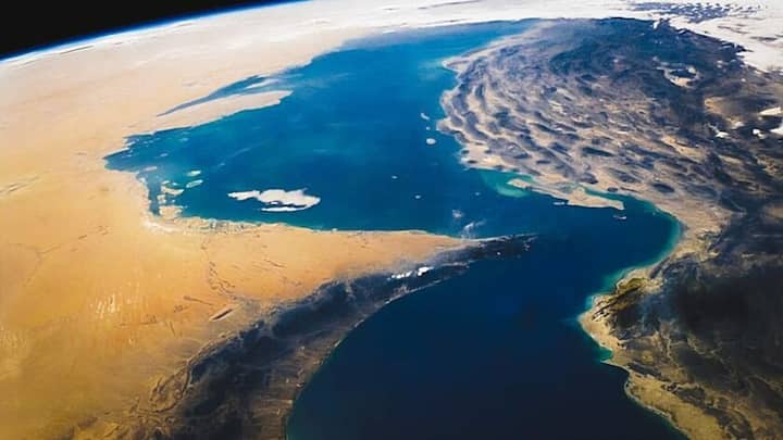 होर्मुज जलडमरूमध्य वर्तमान में खुला है या बंद? जानिए गोलीबारी और नाकाबंदी के बाद मौजूदा स्थिति