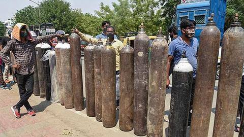कोरोना संक्रमित मरीजों के परिजनों से ऑक्सीजन सिलेंडर जब्त न करे पुलिस- दिल्ली हाई कोर्ट कोरोना संक्रमित मरीजों के परिजनों से ऑक्सीजन सिलेंडर जब्त न करे पुलिस- दिल्ली हाई कोर्ट