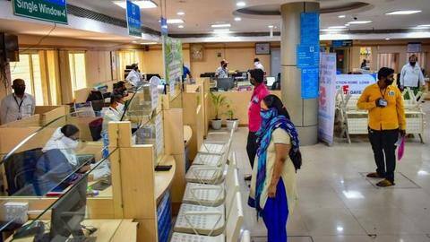 कोरोना संक्रमण से अब तक 1,000 से अधिक बैंक कर्मचारियों की मौत, 1.5 लाख संक्रमित कोरोना संक्रमण से अब तक 1,000 से अधिक बैंक कर्मचारियों की मौत, 1.5 लाख संक्रमित