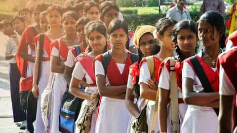 लड़कियों के स्कूल छोड़ने की दर में हुआ सुधार, पिछले साल 3 लाख रहा आंकड़ा लड़कियों के स्कूल छोड़ने की दर में हुआ सुधार, पिछले साल 3 लाख रहा आंकड़ा