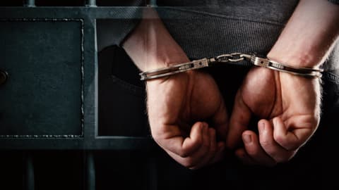 मेरठ: प्रेम प्रसंग से नाराज पिता ने बेटी को मारने के लिए दिए एक लाख रुपये मेरठ: प्रेम प्रसंग से नाराज पिता ने बेटी को मारने के लिए दिए एक लाख रुपये